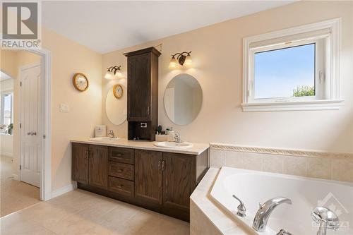 1817 Mickelberry Crescent, Ottawa, ON - Indoor Photo Showing Bathroom