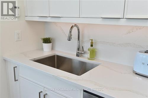 1807 - 500 Brock Avenue, Burlington (Brant), ON - Indoor Photo Showing Kitchen