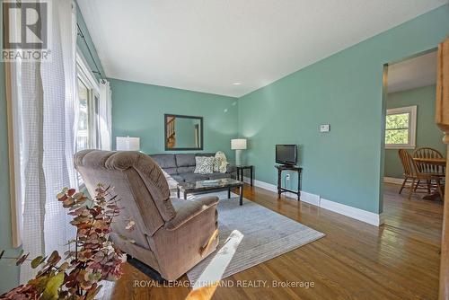 1874 Churchill Avenue, London, ON - Indoor Photo Showing Living Room