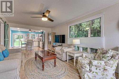 4680 Sunset Road, Central Elgin (Port Stanley), ON - Indoor Photo Showing Living Room