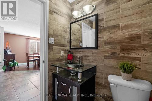 2982 Devon Road, London, ON - Indoor Photo Showing Bathroom