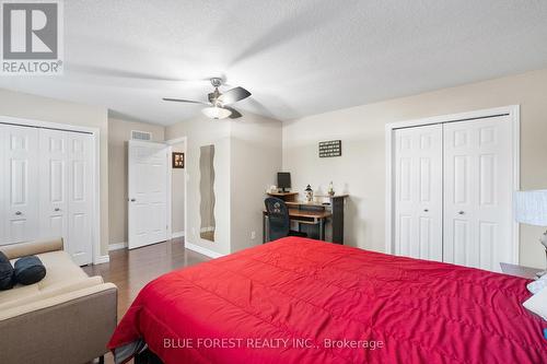 2982 Devon Road, London, ON - Indoor Photo Showing Bedroom