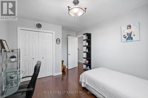 2982 Devon Road, London, ON - Indoor Photo Showing Bedroom