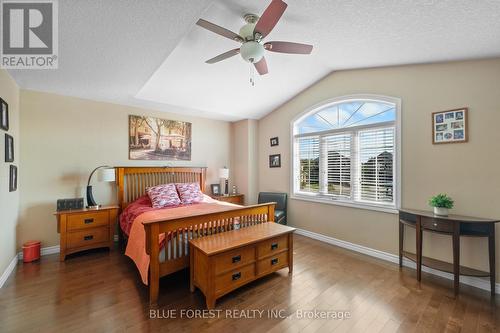 2982 Devon Road, London, ON - Indoor Photo Showing Bedroom