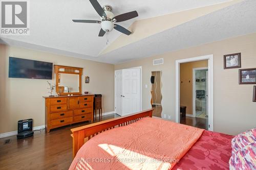 2982 Devon Road, London, ON - Indoor Photo Showing Bedroom