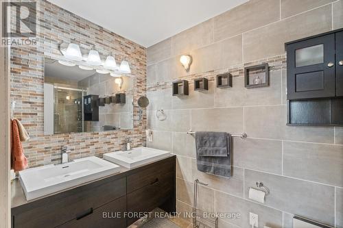 2982 Devon Road, London, ON - Indoor Photo Showing Bathroom