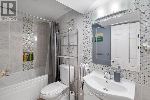 2982 Devon Road, London, ON - Indoor Photo Showing Bathroom