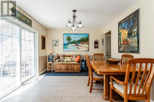 7 Andrew Court, Wasaga Beach, ON - Indoor Photo Showing Dining Room