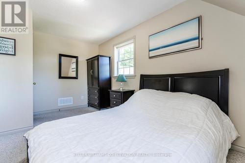 7 Andrew Court, Wasaga Beach, ON - Indoor Photo Showing Bedroom