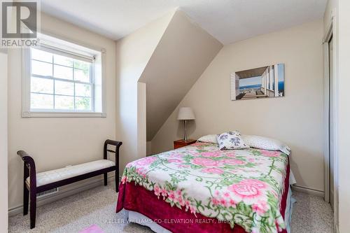 7 Andrew Court, Wasaga Beach, ON - Indoor Photo Showing Bedroom