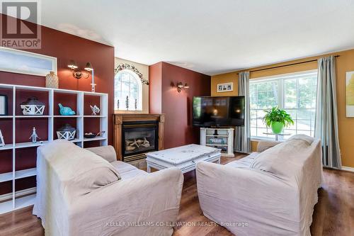 7 Andrew Court, Wasaga Beach, ON - Indoor Photo Showing Living Room With Fireplace