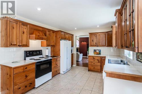 7 Andrew Court, Wasaga Beach, ON - Indoor Photo Showing Kitchen With Double Sink