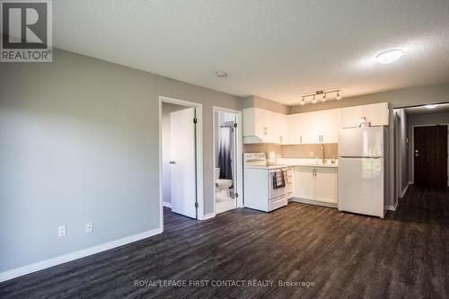 J1 - 159 Edgehill Drive, Barrie, ON - Indoor Photo Showing Kitchen