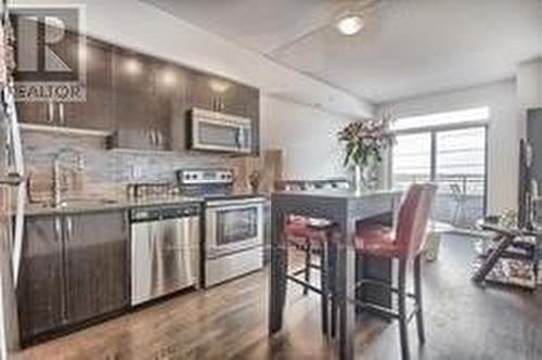 424 - 7900 Bathurst Street, Vaughan, ON - Indoor Photo Showing Kitchen With Stainless Steel Kitchen