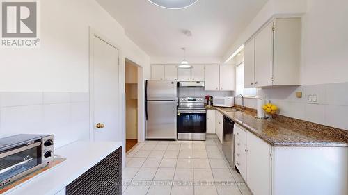 88 Garthdale Court, Toronto (Bathurst Manor), ON - Indoor Photo Showing Kitchen