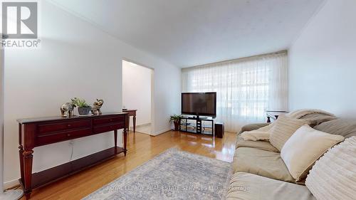 88 Garthdale Court, Toronto (Bathurst Manor), ON - Indoor Photo Showing Living Room