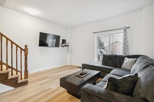 65 Willow Lane, Grimsby, ON - Indoor Photo Showing Living Room