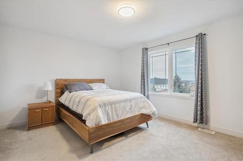 65 Willow Lane, Grimsby, ON - Indoor Photo Showing Bedroom