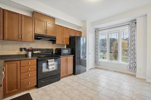 65 Willow Lane, Grimsby, ON - Indoor Photo Showing Kitchen