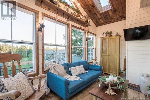 180 Leblanc Avenue, Shediac, NB - Indoor Photo Showing Living Room