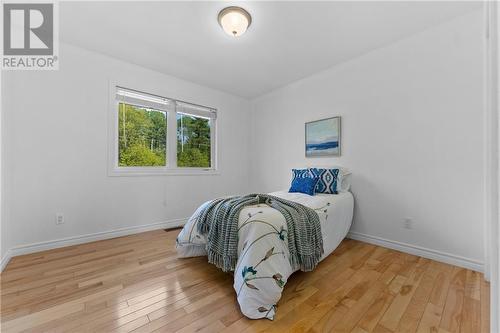 40 Blue Danube Way, Pembroke, ON - Indoor Photo Showing Bedroom