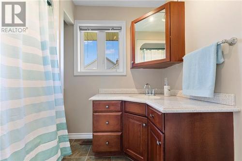 40 Blue Danube Way, Pembroke, ON - Indoor Photo Showing Bathroom