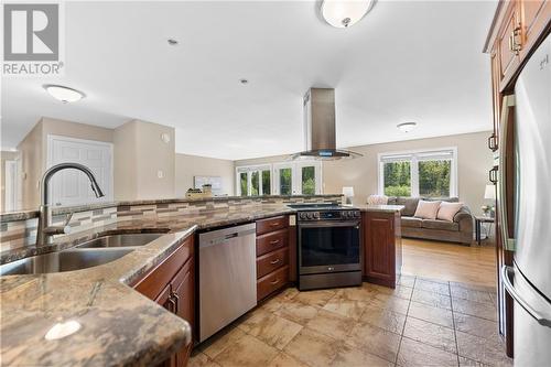 40 Blue Danube Way, Pembroke, ON - Indoor Photo Showing Kitchen With Double Sink With Upgraded Kitchen