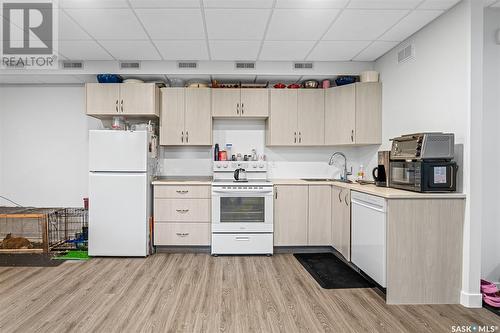 514 Lillooet Street W, Moose Jaw, SK - Indoor Photo Showing Kitchen