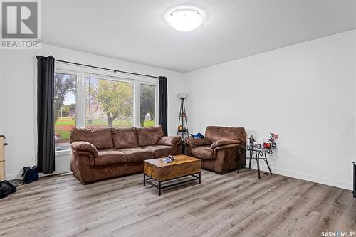 514 Lillooet Street W, Moose Jaw, SK - Indoor Photo Showing Living Room