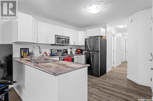 514 Lillooet Street W, Moose Jaw, SK - Indoor Photo Showing Kitchen With Double Sink