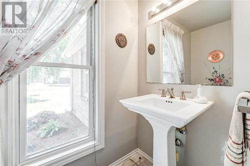 378 River Ridge Crescent, Ottawa, ON - Indoor Photo Showing Bathroom