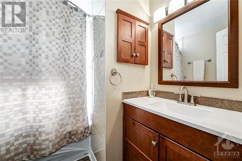 378 River Ridge Crescent, Ottawa, ON - Indoor Photo Showing Bathroom