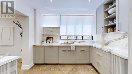 602 - 616 Avenue Road, Toronto (Casa Loma), ON - Indoor Photo Showing Kitchen