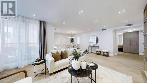 602 - 616 Avenue Road, Toronto (Casa Loma), ON - Indoor Photo Showing Living Room