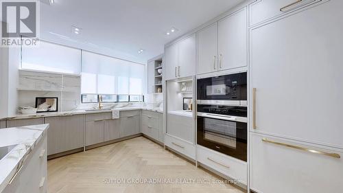 602 - 616 Avenue Road, Toronto (Casa Loma), ON - Indoor Photo Showing Kitchen With Upgraded Kitchen