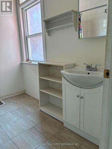 21 Kinrade Avenue, Hamilton (Gibson), ON - Indoor Photo Showing Bathroom