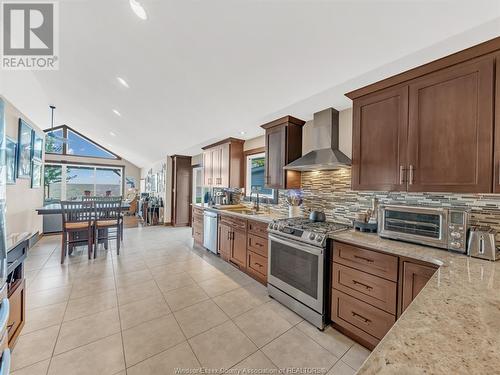 1690 Caille, Lakeshore, ON - Indoor Photo Showing Kitchen With Upgraded Kitchen