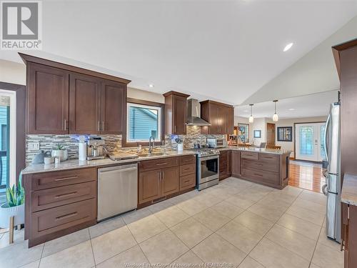 1690 Caille, Lakeshore, ON - Indoor Photo Showing Kitchen