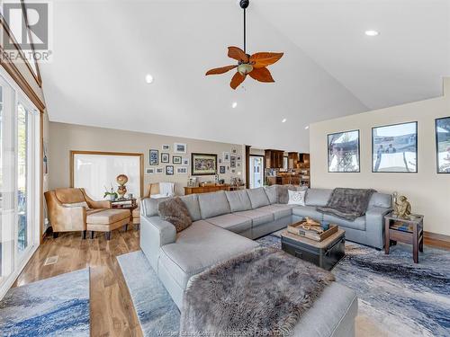 1690 Caille, Lakeshore, ON - Indoor Photo Showing Living Room