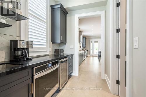 3331 Homestead Drive, Hamilton (Mount Hope), ON - Indoor Photo Showing Kitchen