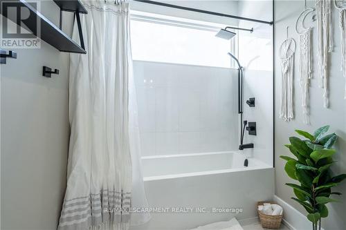 3331 Homestead Drive, Hamilton (Mount Hope), ON - Indoor Photo Showing Bathroom