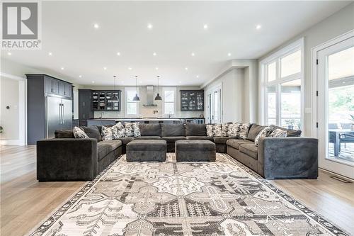 3331 Homestead Drive, Hamilton (Mount Hope), ON - Indoor Photo Showing Living Room