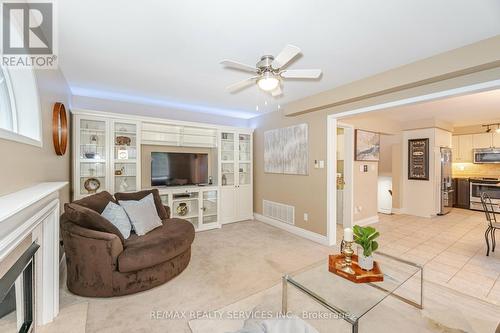 1 Milkweed Crescent, Brampton (Northwest Sandalwood Parkway), ON - Indoor Photo Showing Living Room