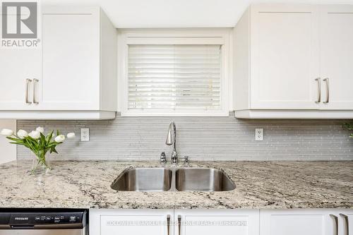 52 Milfoil Street, Halton Hills (Georgetown), ON - Indoor Photo Showing Kitchen With Double Sink With Upgraded Kitchen