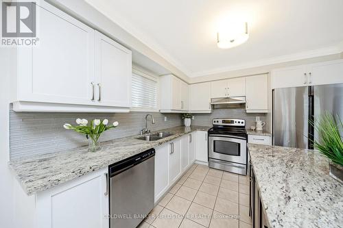 52 Milfoil Street, Halton Hills (Georgetown), ON - Indoor Photo Showing Kitchen With Double Sink With Upgraded Kitchen