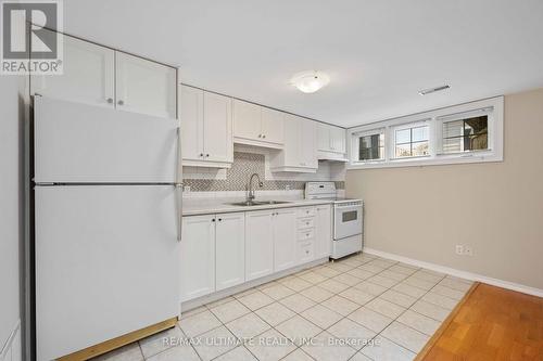 6117 Maple Gate Circle, Mississauga (Lisgar), ON - Indoor Photo Showing Kitchen With Double Sink