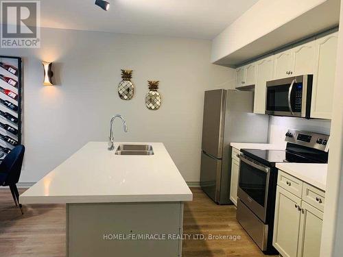 2030-31 - 90 Highland Drive, Oro-Medonte (Horseshoe Valley), ON - Indoor Photo Showing Kitchen With Double Sink