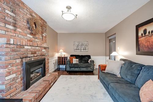 796 Hawkins Crescent, Burlington, ON - Indoor Photo Showing Living Room With Fireplace