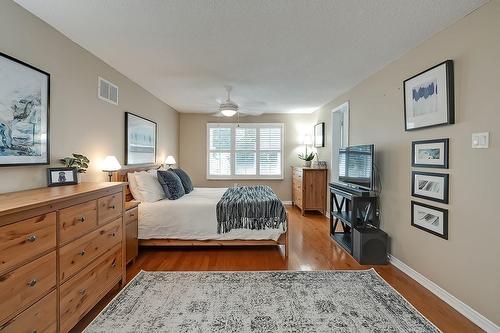 796 Hawkins Crescent, Burlington, ON - Indoor Photo Showing Bedroom