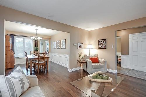 796 Hawkins Crescent, Burlington, ON - Indoor Photo Showing Living Room